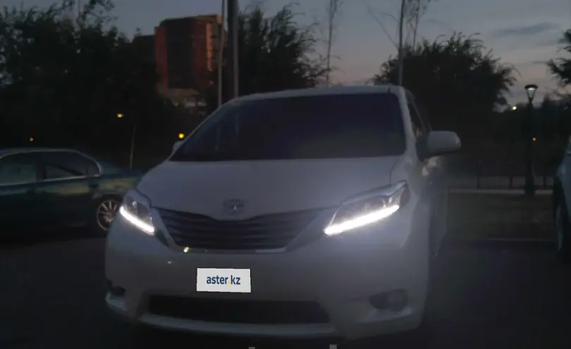 Toyota Sienna 2016 года за 16 000 000 тг. в Астана