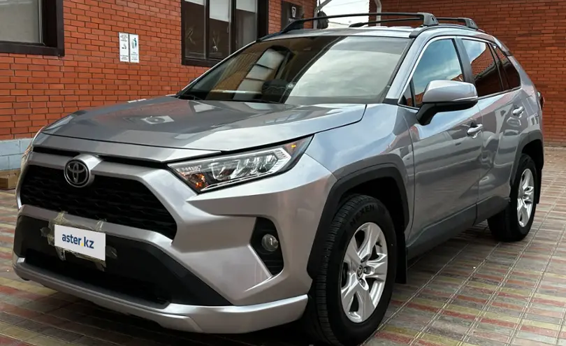 Toyota RAV4 2020 года за 13 600 000 тг. в Атырауская область