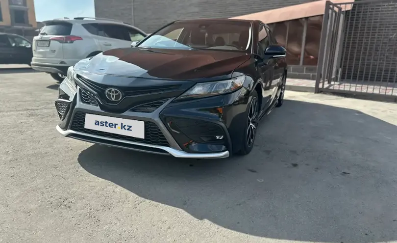 Toyota Camry 2021 года за 14 200 000 тг. в Павлодар