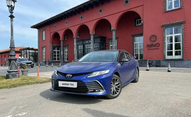 Toyota Camry 2023 года за 16 300 000 тг. в Алматы