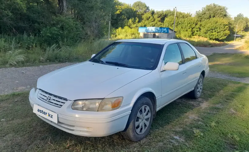 Toyota Camry 2000 года за 3 200 000 тг. в Усть-Каменогорск