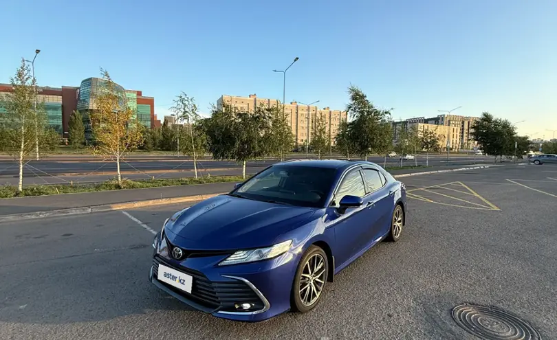 Toyota Camry 2021 года за 16 000 000 тг. в Астана