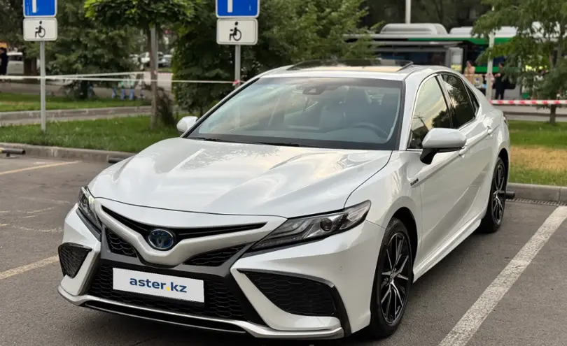 Toyota Camry 2023 года за 19 000 000 тг. в Алматы