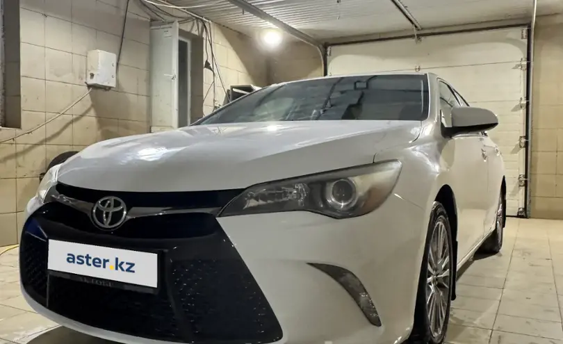 Toyota Camry 2015 года за 9 300 000 тг. в Актобе