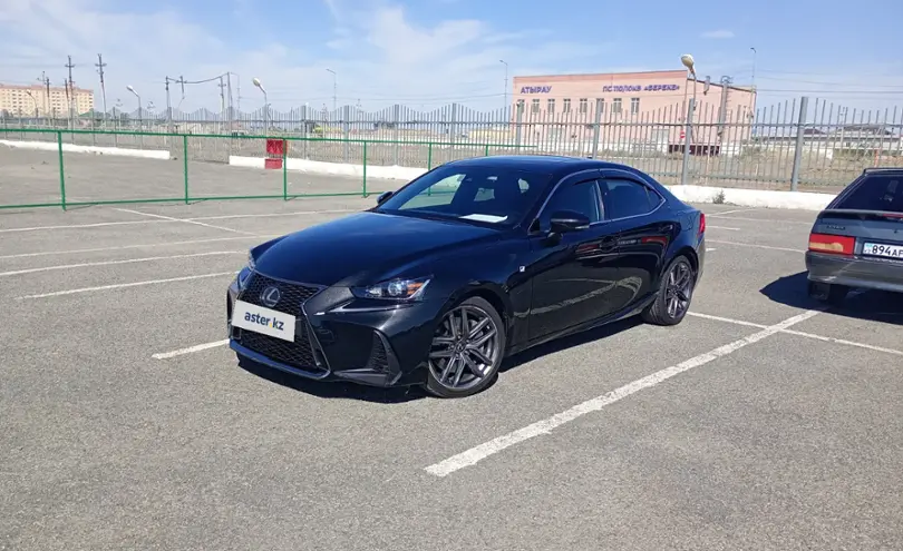Lexus IS 2017 года за 10 000 000 тг. в Атырау