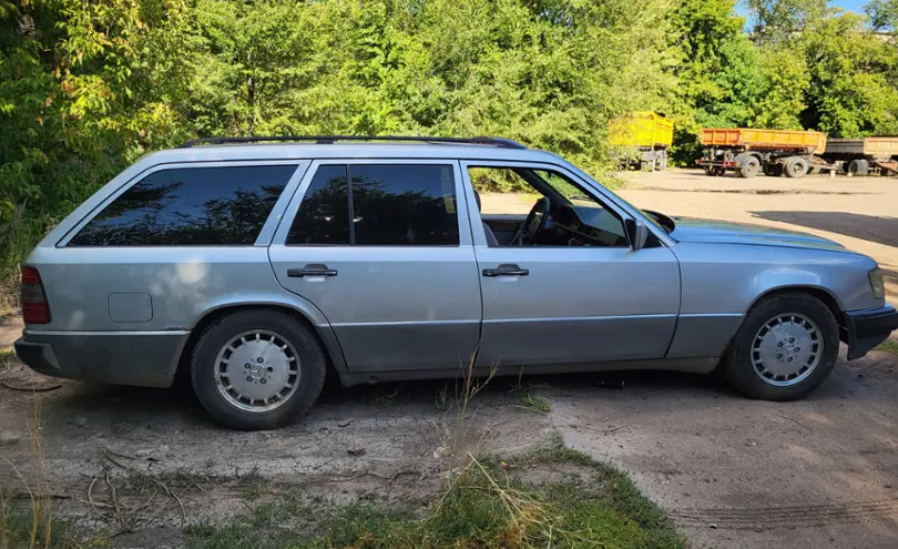 Mercedes-Benz E-Класс 1993 года за 2 200 000 тг. в Уральск