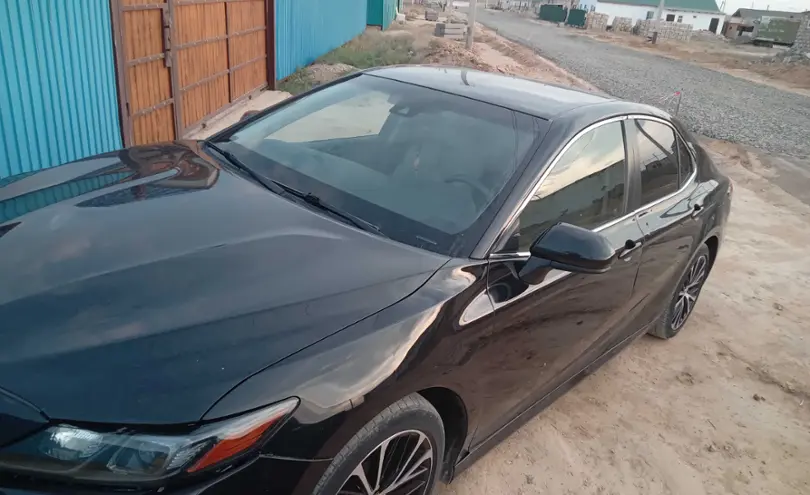 Toyota Camry 2017 года за 9 000 000 тг. в Атырау