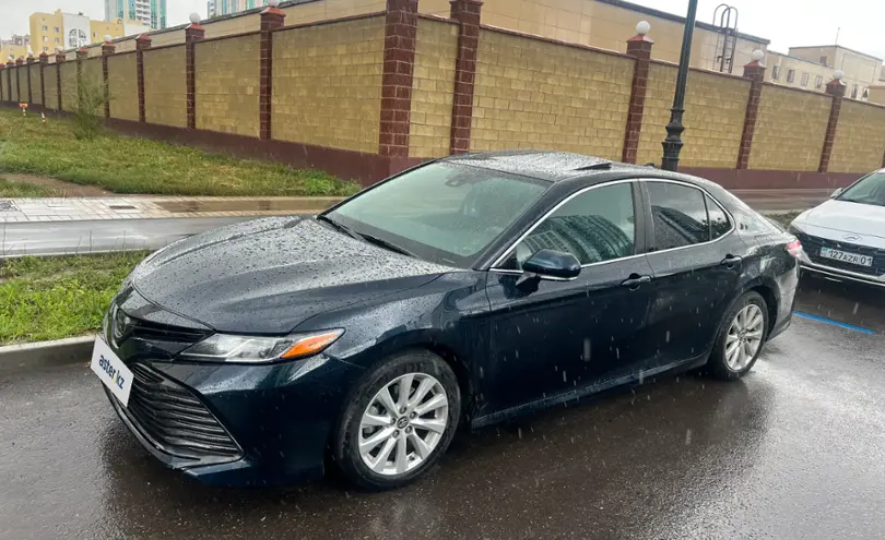 Toyota Camry 2019 года за 11 000 000 тг. в Астана