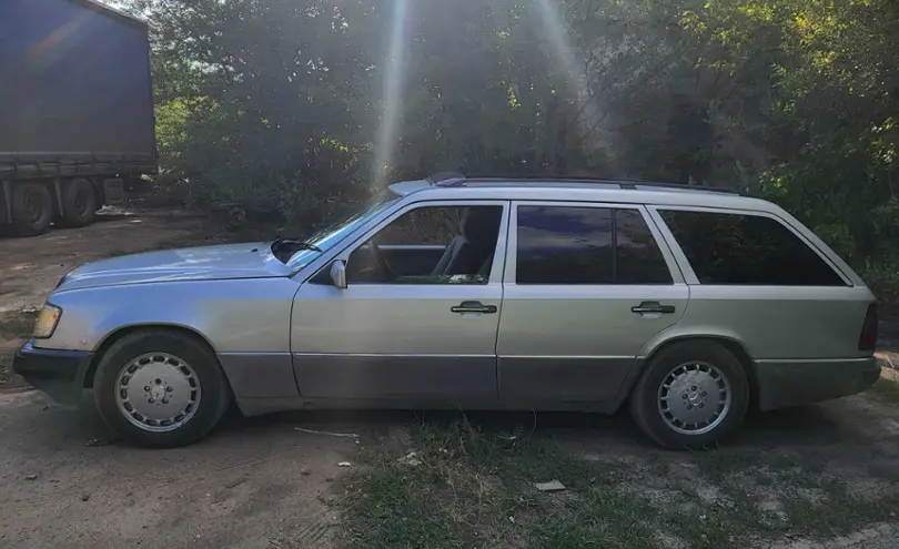 Mercedes-Benz E-Класс 1993 года за 2 000 000 тг. в Уральск