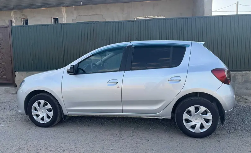 Renault Sandero 2015 года за 3 500 000 тг. в Алматы