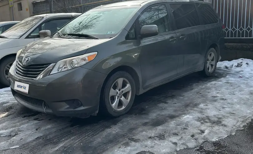 Toyota Sienna 2013 года за 13 000 000 тг. в Алматы