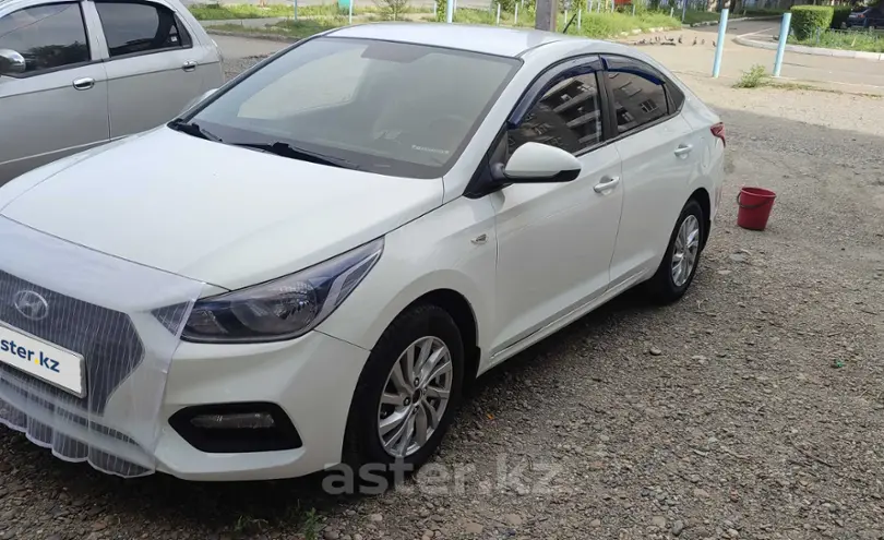 Hyundai Solaris 2019 года за 7 000 000 тг. в Семей