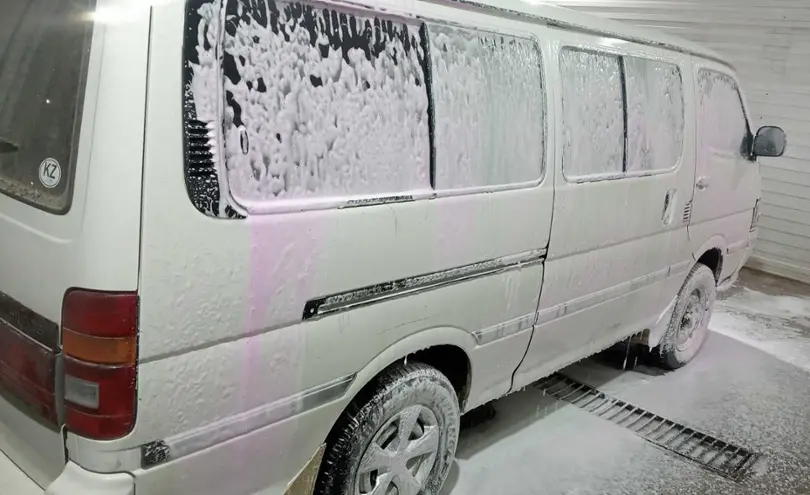 Toyota HiAce 2004 года за 3 050 000 тг. в Караганда