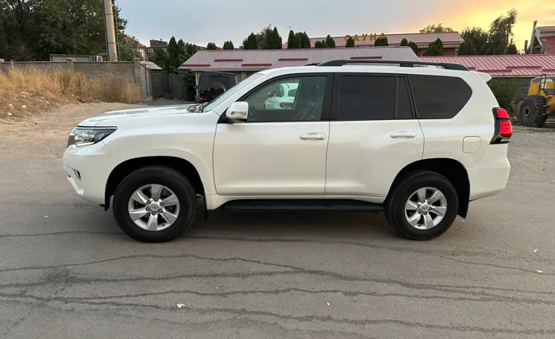 Toyota Land Cruiser Prado 2018 года за 23 000 000 тг. в Алматы