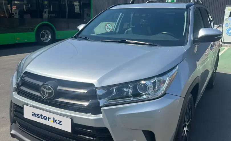 Toyota Highlander 2018 года за 17 500 000 тг. в Алматы