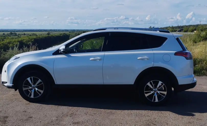 Toyota RAV4 2015 года за 12 300 000 тг. в Петропавловск