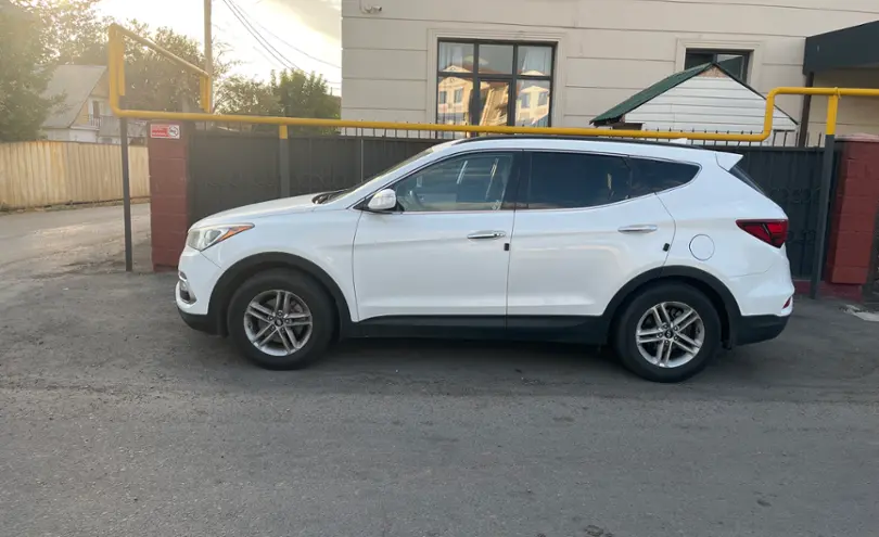 Hyundai Santa Fe 2017 года за 8 900 000 тг. в Алматы