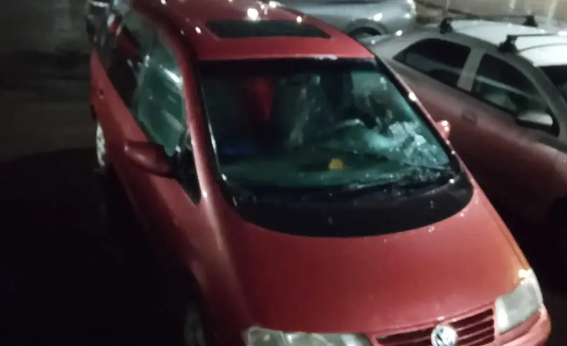 Volkswagen Sharan 1996 года за 1 700 000 тг. в Астана