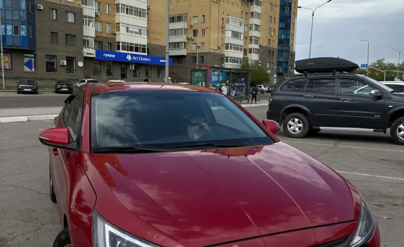 Hyundai Elantra 2019 года за 8 100 000 тг. в Астана