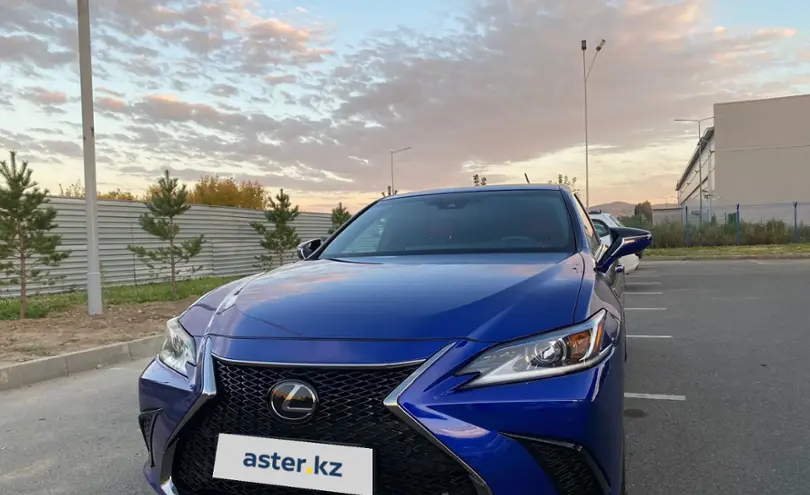 Lexus ES 2019 года за 19 000 000 тг. в Алматы
