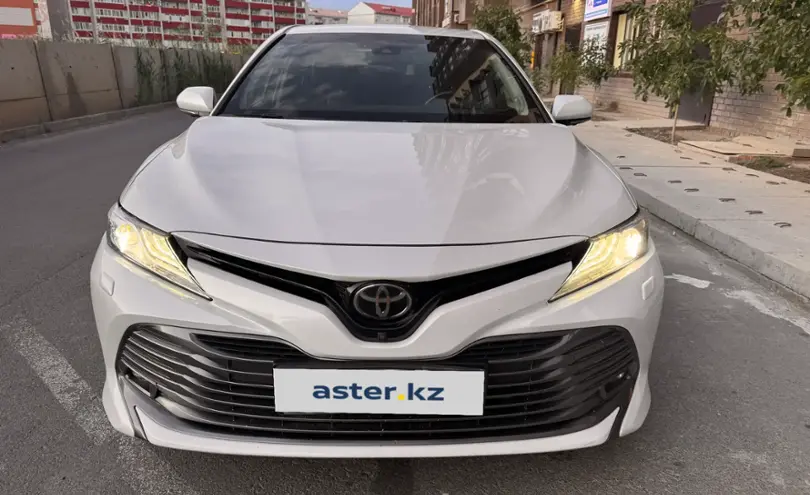 Toyota Camry 2019 года за 16 500 000 тг. в Атырау