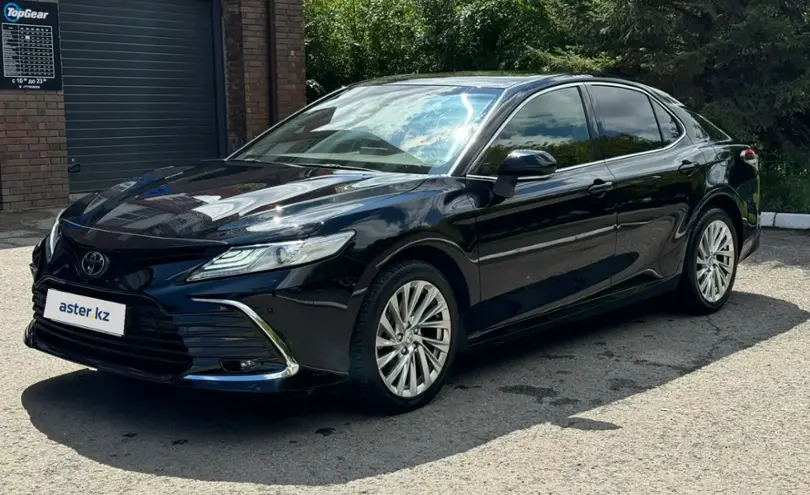 Toyota Camry 2023 года за 16 000 000 тг. в Астана