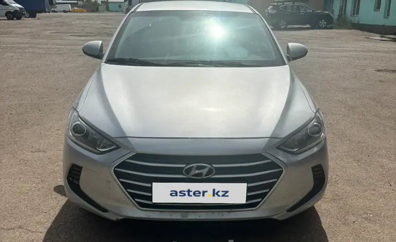 Hyundai Elantra 2018 года за 6 500 000 тг. в Астана