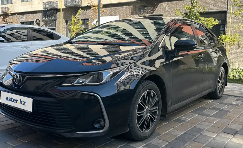 Toyota Corolla 2019 года за 9 500 000 тг. в Атырау