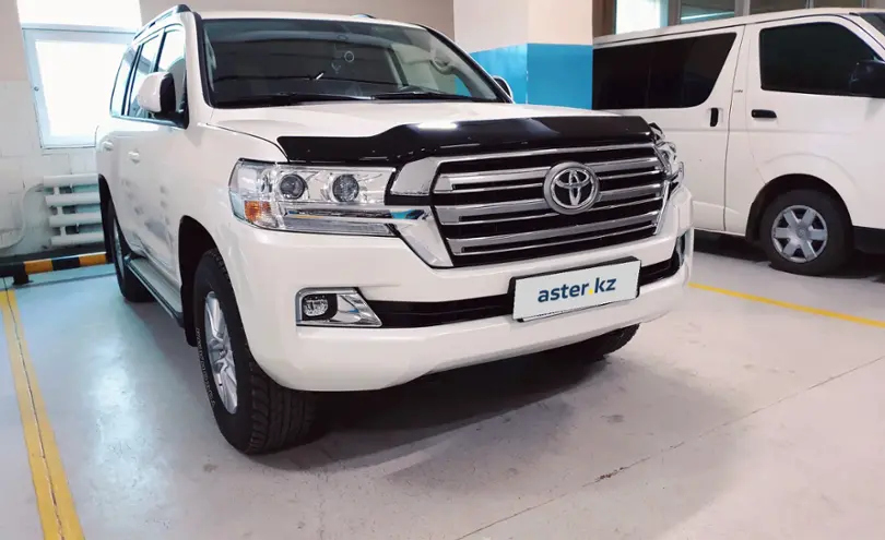 Toyota Land Cruiser 2019 года за 35 000 000 тг. в Астана