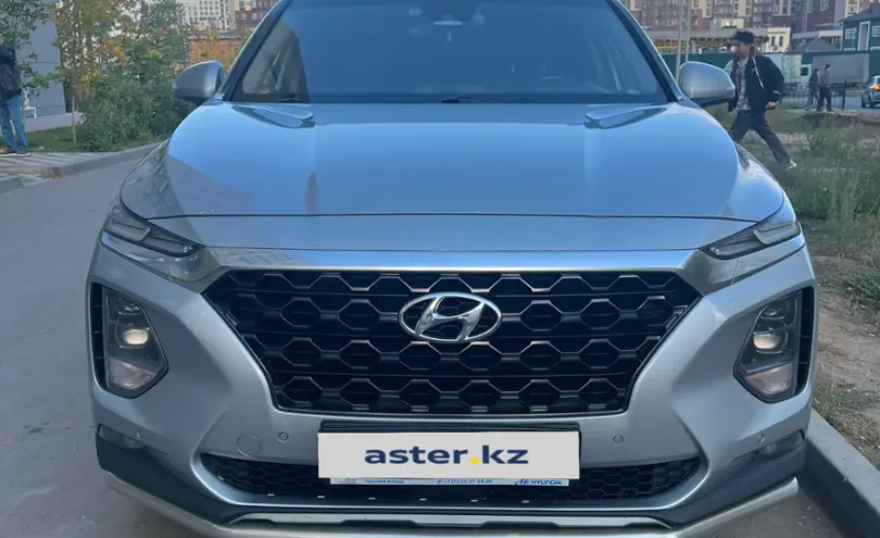 Hyundai Santa Fe 2018 года за 12 800 000 тг. в Астана