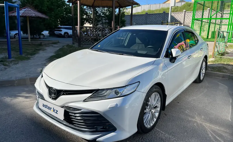 Toyota Camry 2019 года за 15 300 000 тг. в Шымкент