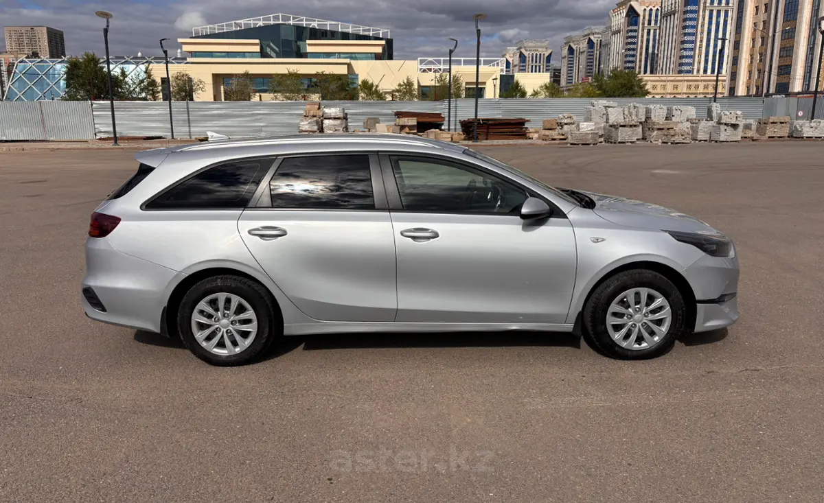 Купить Kia Ceed SW 2022 года в Астане, цена 9000000 тенге. Продажа Kia Ceed SW в Астане - Aster.kz. №c1237208 Kia Ceed SW 2022 года за 9 000 000 тг. в Астана - фото 3