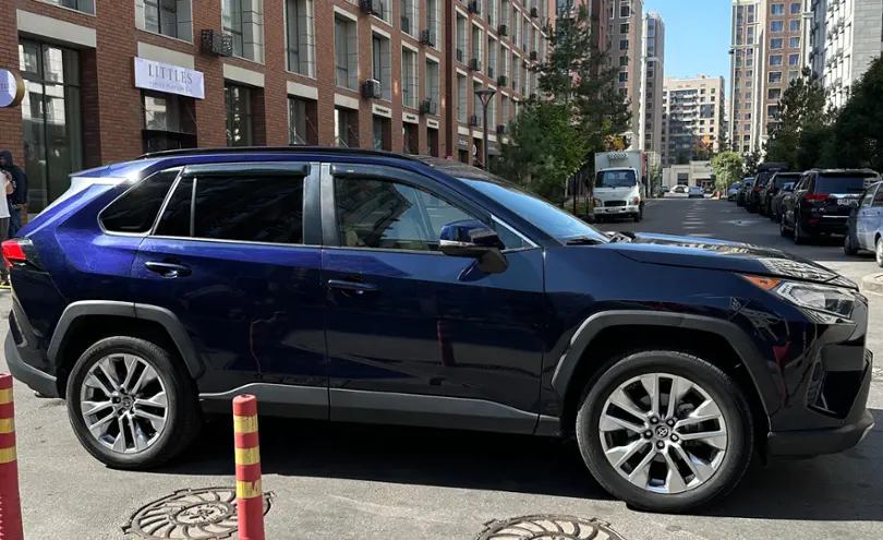 Toyota RAV4 2019 года за 15 000 000 тг. в Алматы