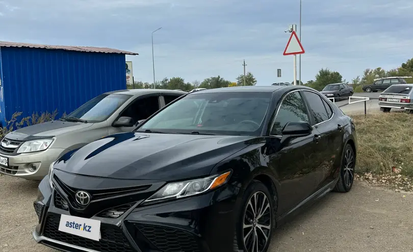 Toyota Camry 2018 года за 7 700 000 тг. в Актюбинская область