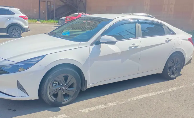 Hyundai Elantra 2023 года за 9 900 000 тг. в Астана