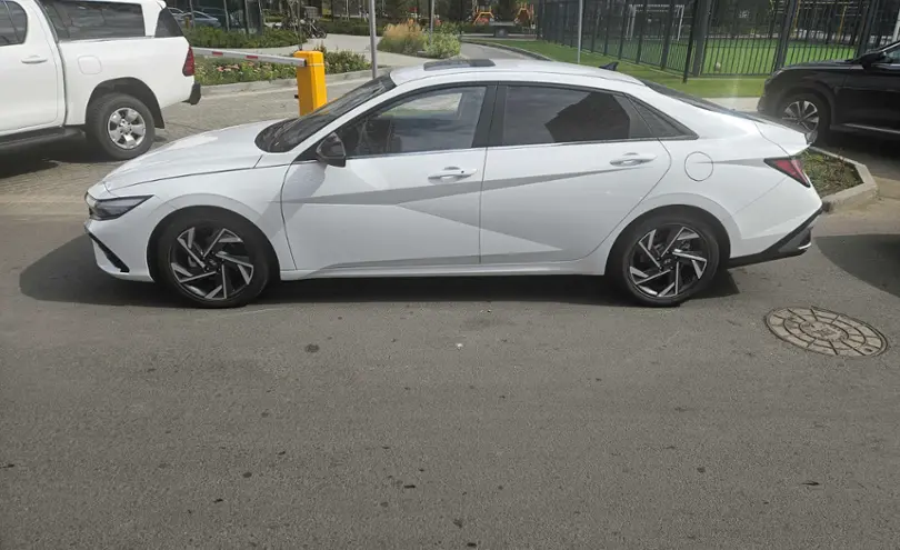 Hyundai Elantra 2024 года за 9 500 000 тг. в Астана
