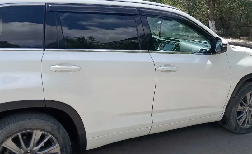 Toyota Highlander 2014 года за 16 000 000 тг. в Астана фото 3