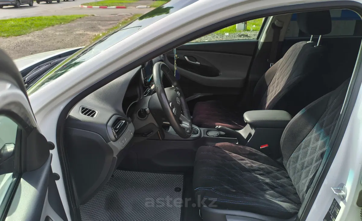 Купить Hyundai i30 2023 года в Костанайской области, цена 8900000 тенге. Продажа Hyundai i30 в Костанайской области - Aster.kz. №c1237552 Hyundai i30 2023 года за 8 900 000 тг. в Костанайская область - фото 5