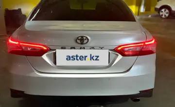 Toyota Camry 2021 года за 15 500 000 тг. в Астана