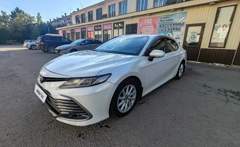 Toyota Camry 2021 года за 11 900 000 тг. в Усть-Каменогорск