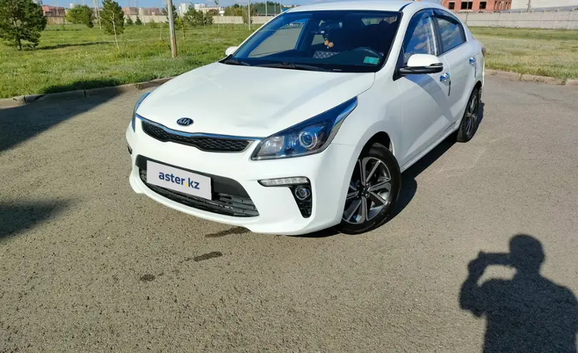 Kia Rio 2019 года за 7 600 000 тг. в Астана