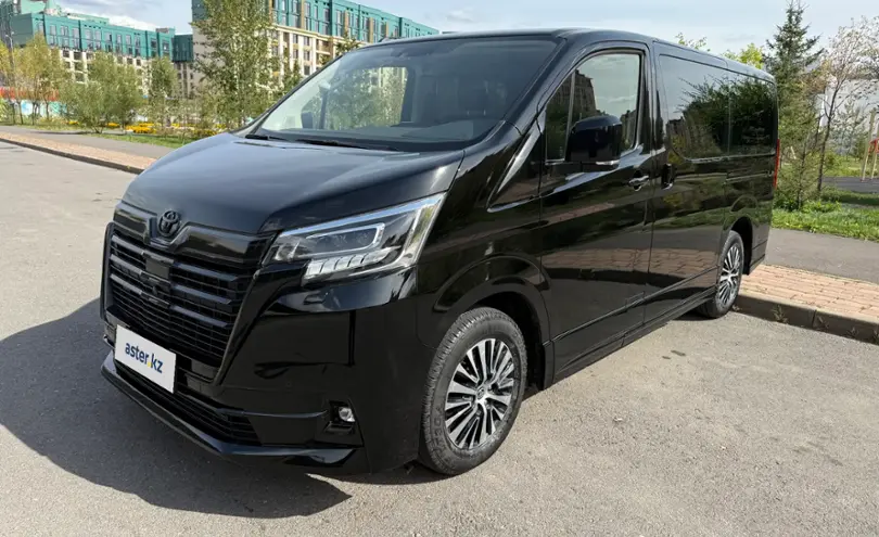 Toyota Granvia 2023 года за 42 500 000 тг. в Астана