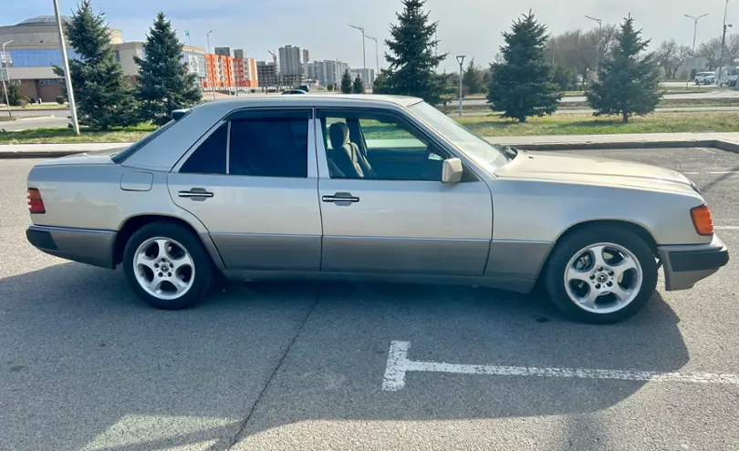 Mercedes-Benz E-Класс 1992 года за 1 550 000 тг. в Талдыкорган фото 4