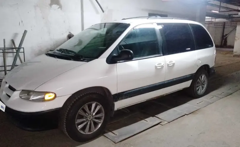 Chrysler Voyager 1996 года за 2 000 000 тг. в Астана