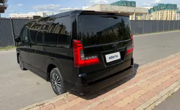 Toyota Granvia 2023 года за 42 500 000 тг. в Астана