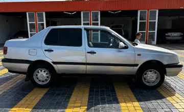 Volkswagen Vento 1992 года за 900 000 тг. в Алматы фото 2
