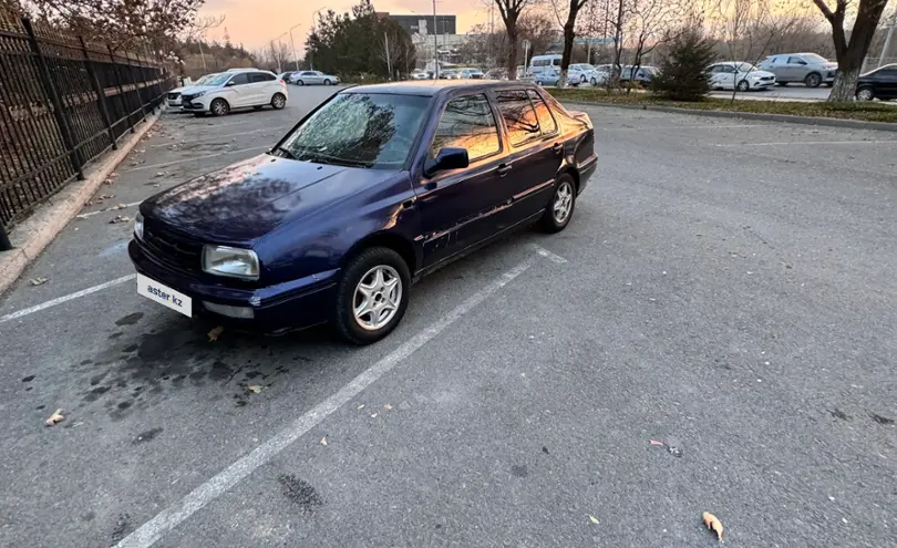 Volkswagen Vento 1996 года за 900 000 тг. в Шымкент