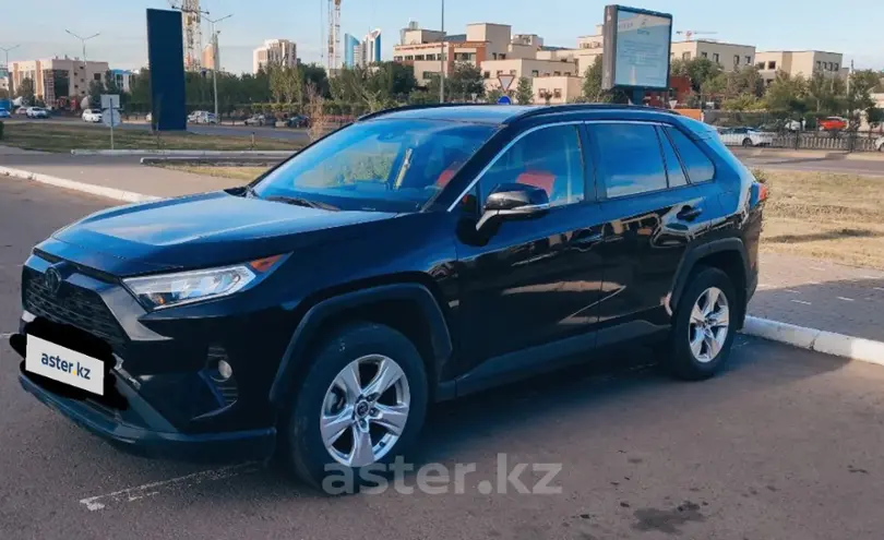 Toyota RAV4 2019 года за 11 490 000 тг. в Астана