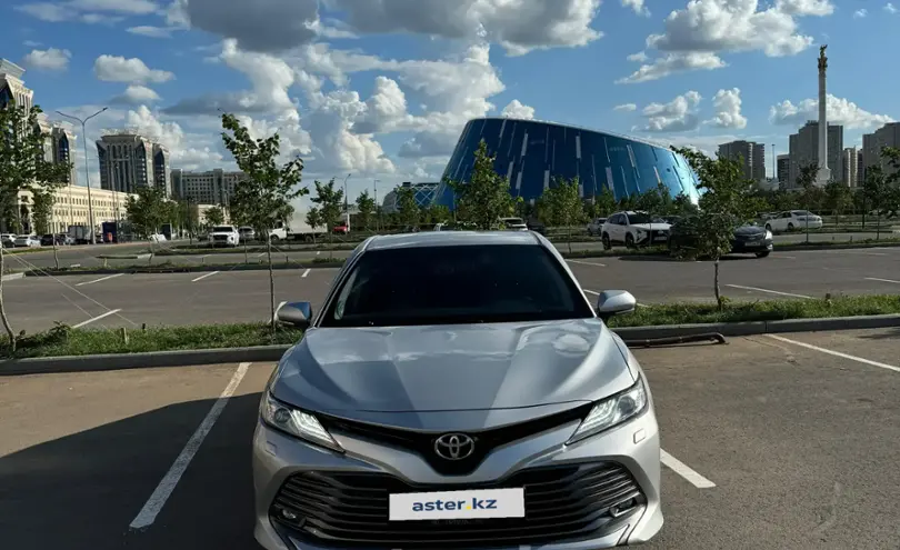 Toyota Camry 2018 года за 13 800 000 тг. в Астана