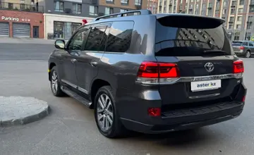 Toyota Land Cruiser 2016 года за 33 000 000 тг. в Астана